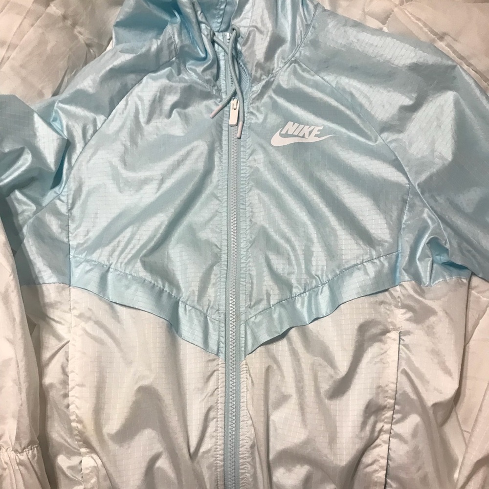 baby blue and white nike windbreaker